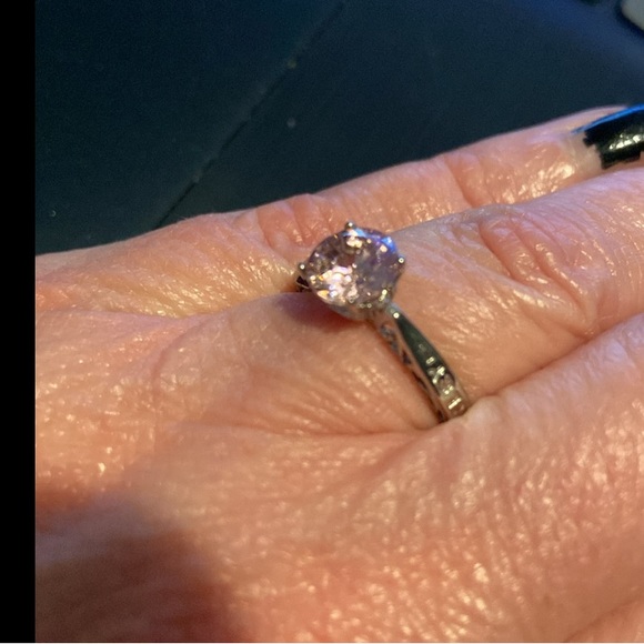 - 🔥HD  Pink solitaire colored ring - Picture 3 of 5